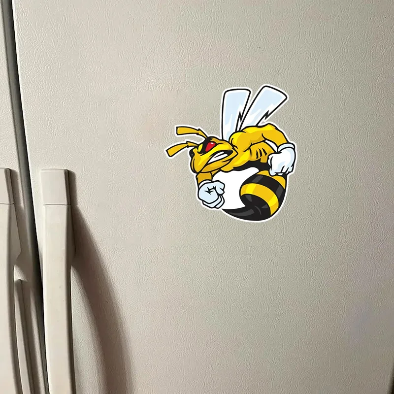 زوج واحد من ملصقات السيارات المقاومة للماء مستوحاة من نحلة مقاس 12.5 × 13 سم، مادة PVC متينة، مقاومة للشمس، تصميم الدبور الكرتوني الممتع