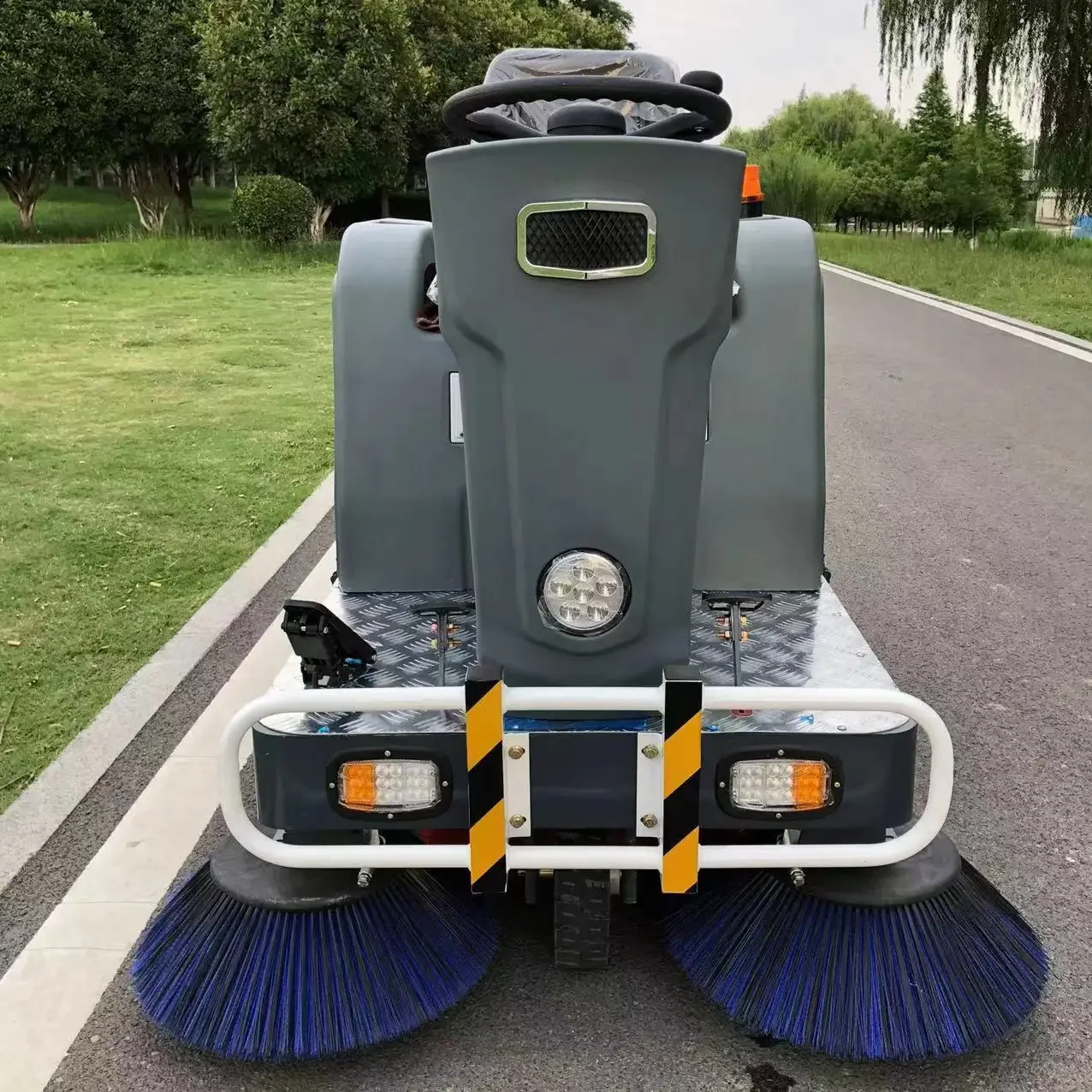 Driving Electric Industrial Commercial Automatic Ride on Floor Scrubber
