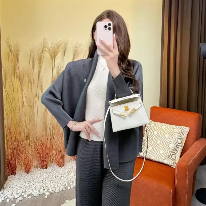 معطف خريفي مطوي من Miyake، بلوزة نسائية فضفاضة وغير رسمية متعددة الاستخدامات، سترة صوفية عصرية وبسيطة وراقية، لون خالص