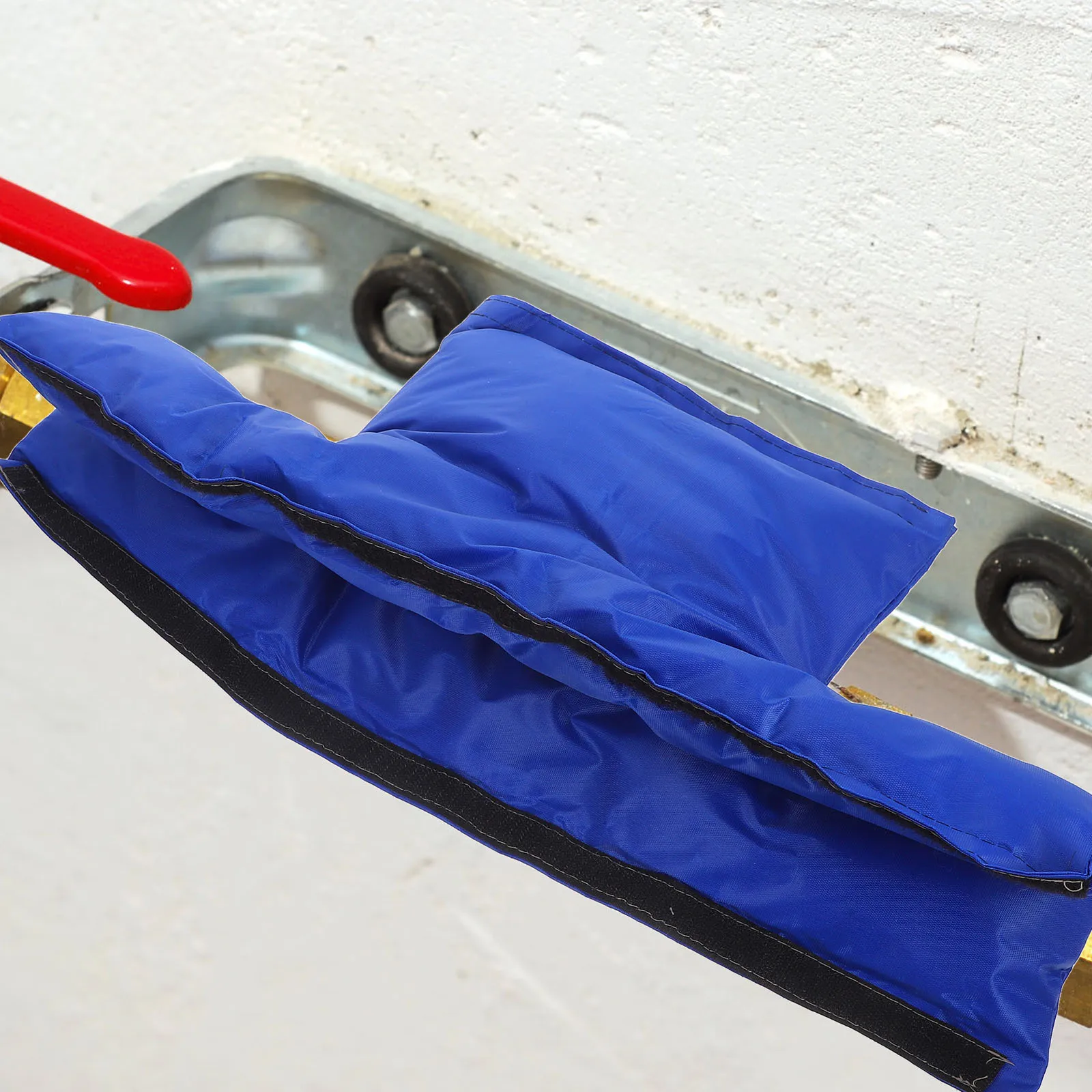 Insulated Water Meter Cover for Outdoor Use Thickened Freeze Protection Reusable Waterproof Pipe Insulation Cover for Winter