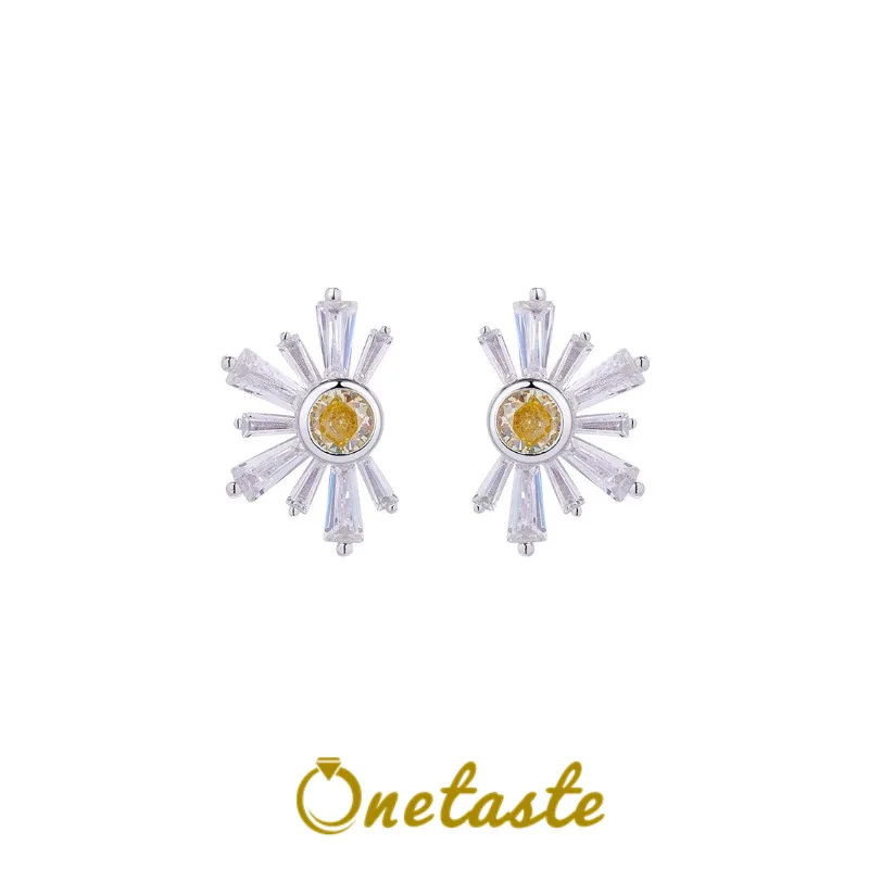 

Серьги-гвоздики из стерлингового серебра 925 пробы с кубическим цирконием и цветком ромашки для женщин, эстетические изящные модные легкие блестящие маленькие серьги