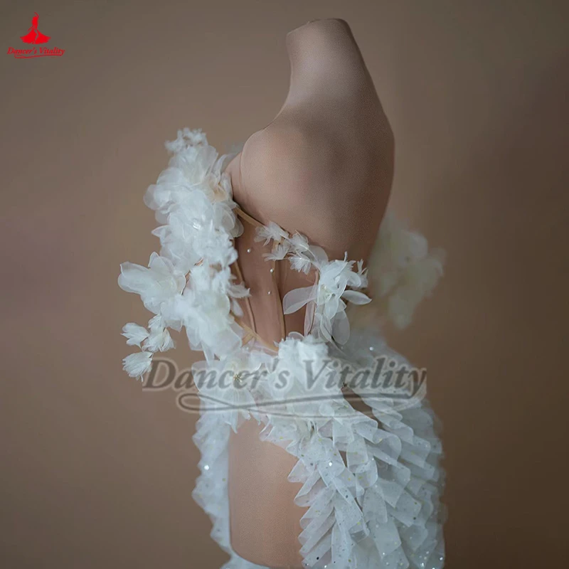 女性ナイトクラブパーティー写真スタジオ DJ ソーシャルメディアアンカーメッシュ視点中空デザインセクシーなストラップレスガウンカスタマイズ