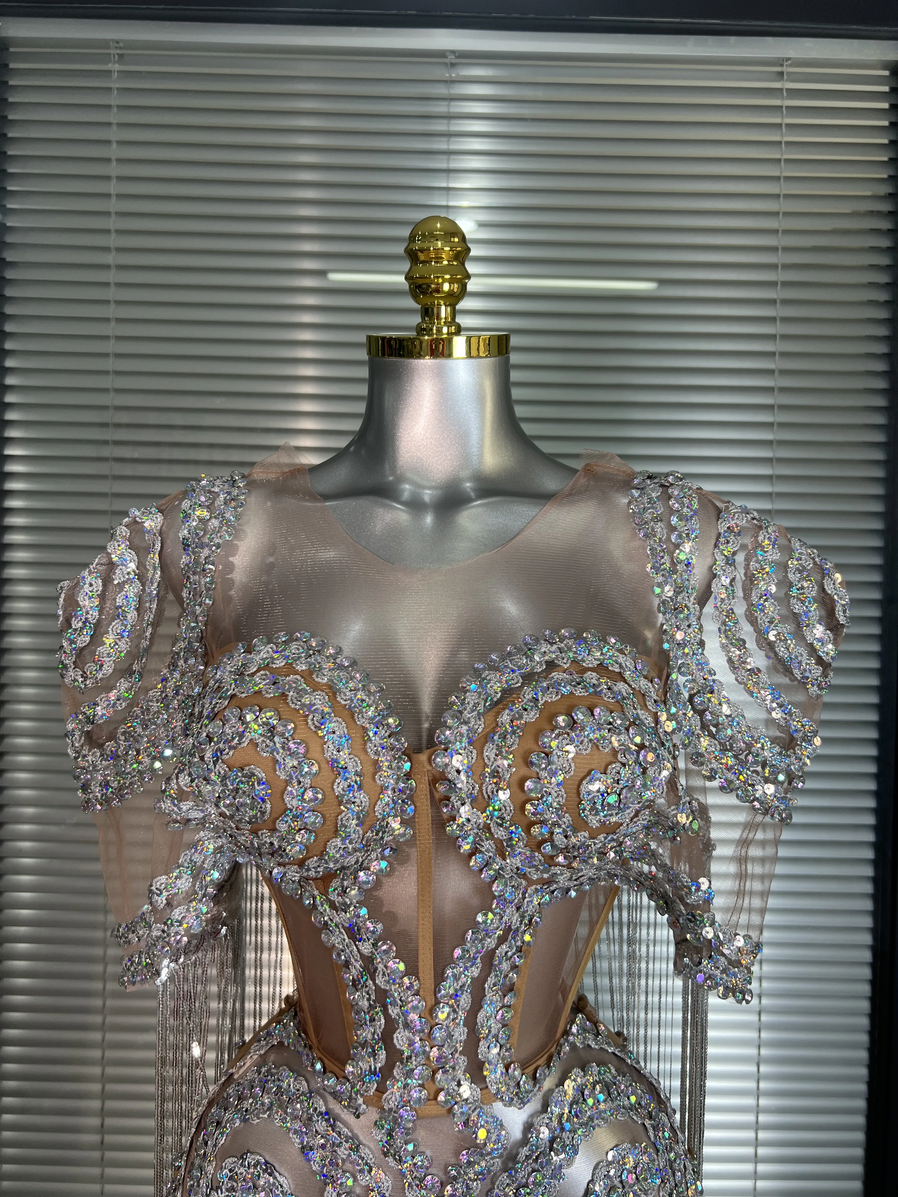 Mini abito da donna sexy con paillettes colorate e nappe in argento, costume da spettacolo scintillante, ballerino di scena, abito da festa per night club