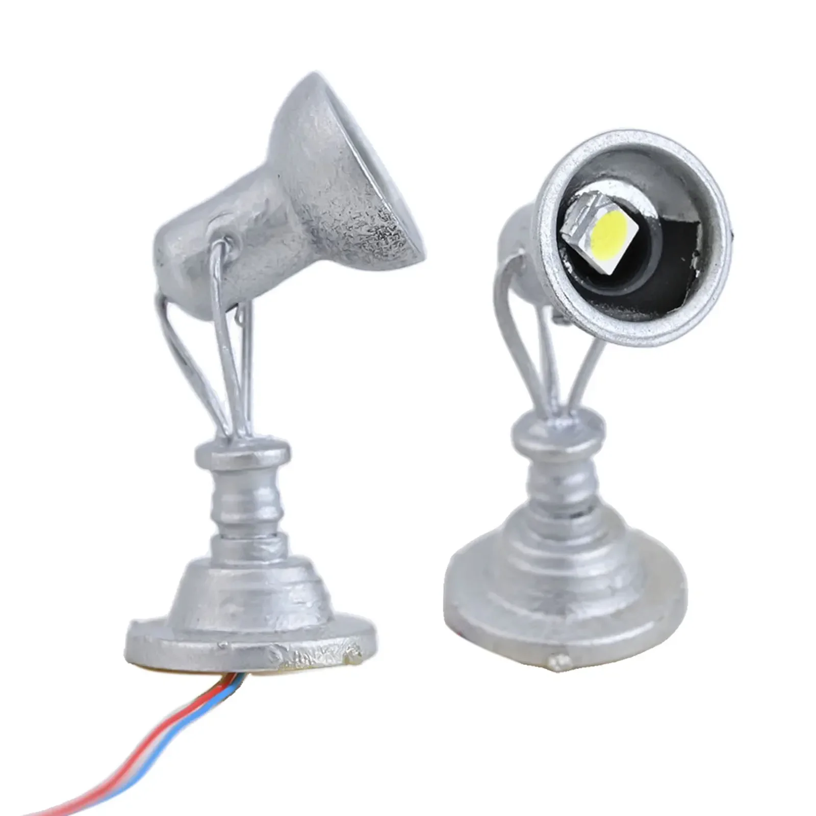 5Pcs HO Scale LED Spotlight Model Limelight Projector Street Lamp Post Lights Building Painted Light House Garden Decor LYM20