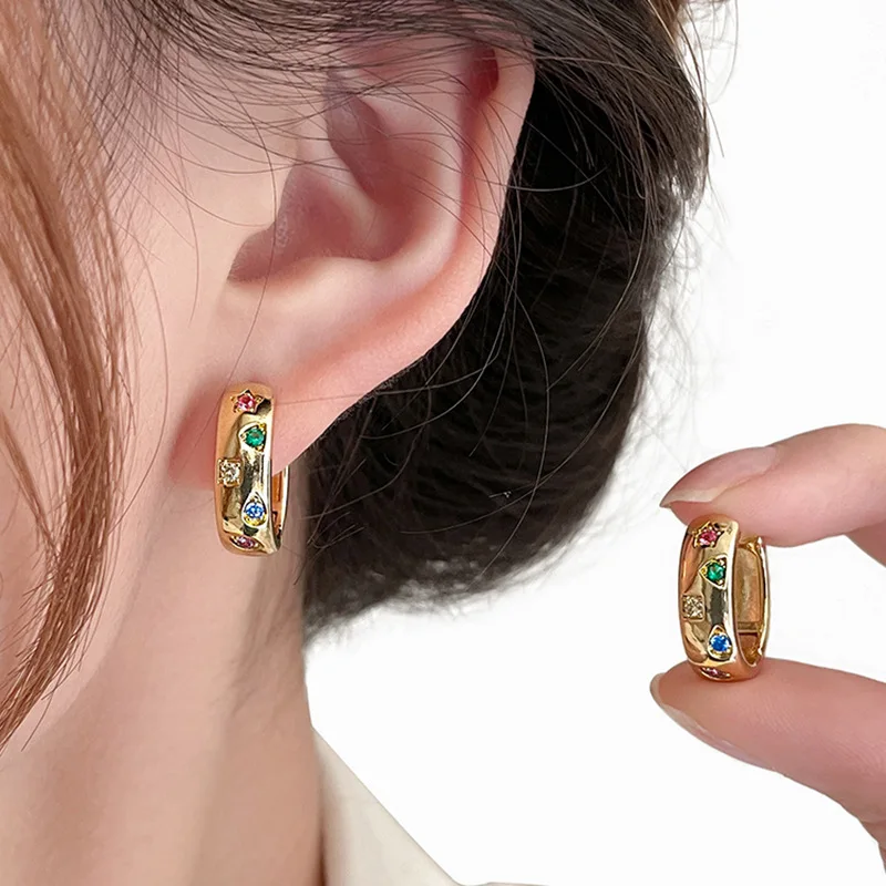 

Женские серьги-кольца из серебра 925 пробы с фианитами