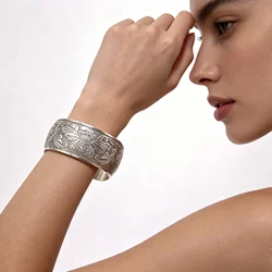New Bohemian Tibetan Silver Color Metal Open Cuff Bangles Carved Flower for Women Female Tribal Gypsy Indian Party Jewelry Gifts