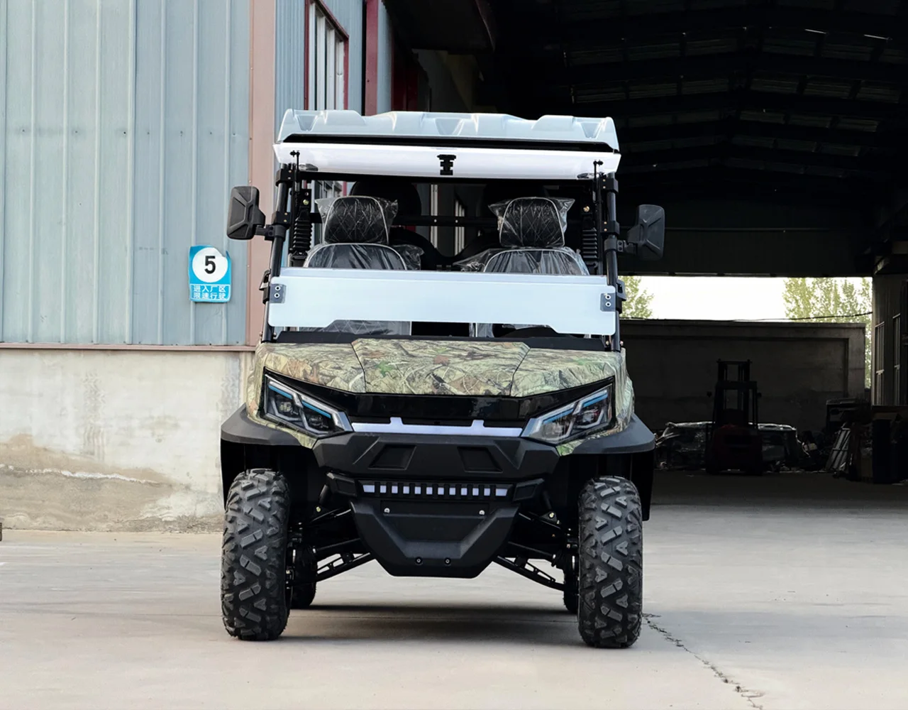 Electric 2 Seater Golf Cart With Cargo Boxes 4 Wheel Drive 4X4 Off Road Lifted Chassis High Ground Clearance For Rough Terrain