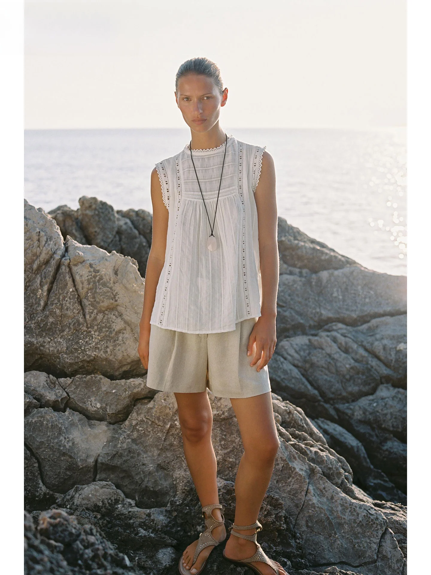 로맨틱 스타일 라운드 넥 민소매 조끼 탑 여성 여름 신상품 통기성 좋은 루즈핏 셔츠 단색 캐주얼웨어