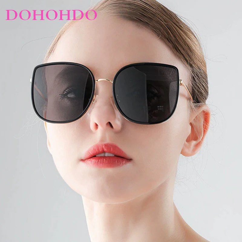 

Vintage Oversized Shades Women Sunglasses Fashion Metal Square Alloy Frame Sunglasses Female Retro Glasses UV400 Oculos Feminino