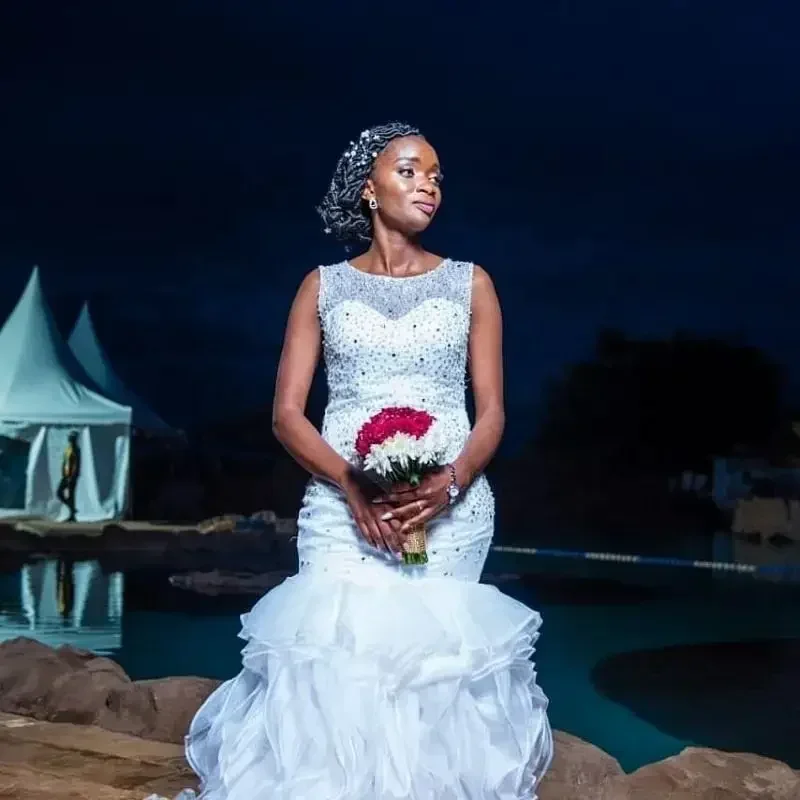 Maßgeschneiderte Luxus ärmellose Pailletten Perlen Sexy Designer echte Meerjungfrau Brautkleider Rüschen Schicht Fischschwanz