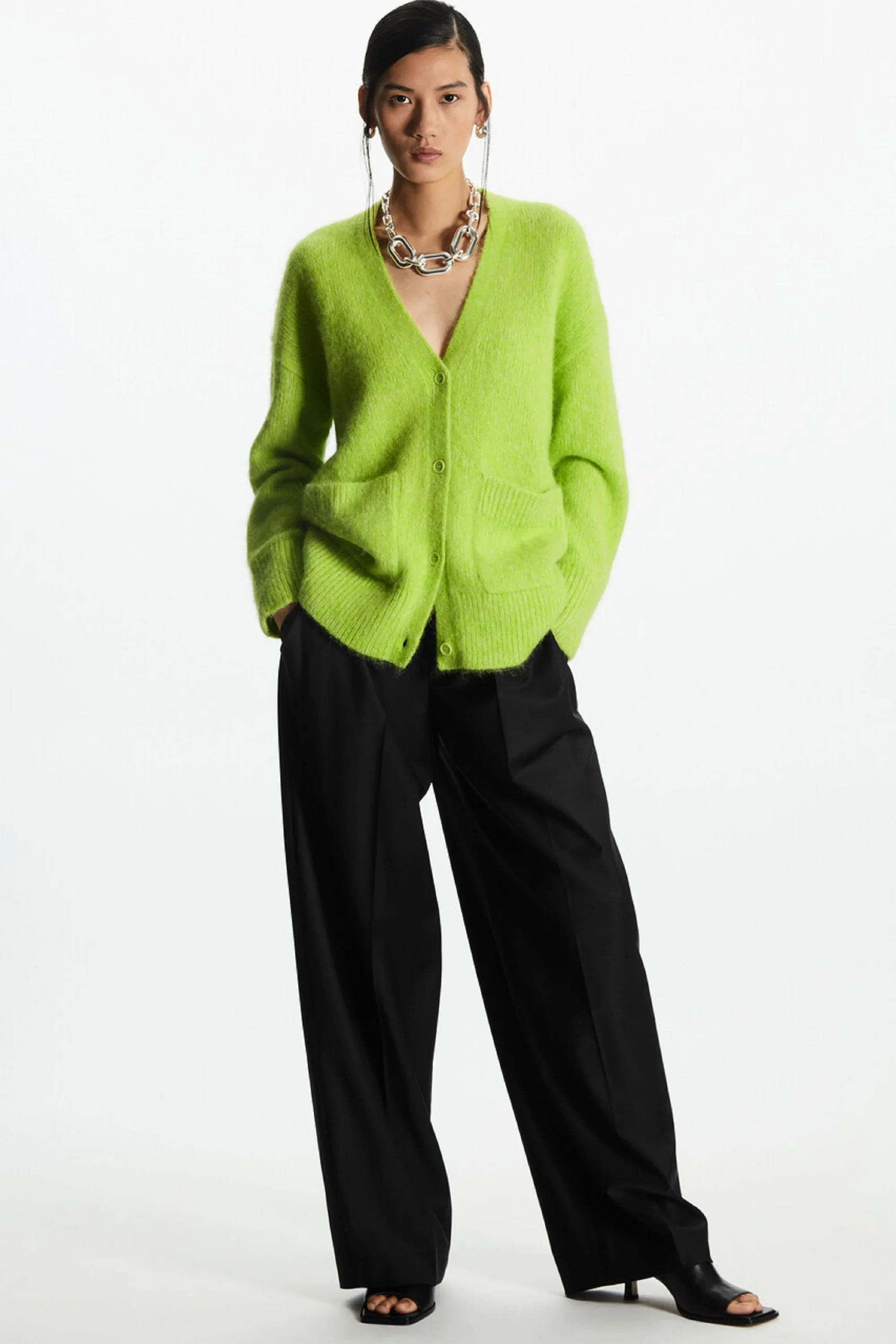 Ethereal costume 2025 cos winter new style of Ladies' casual fashion V-neck patch pocket cardigan