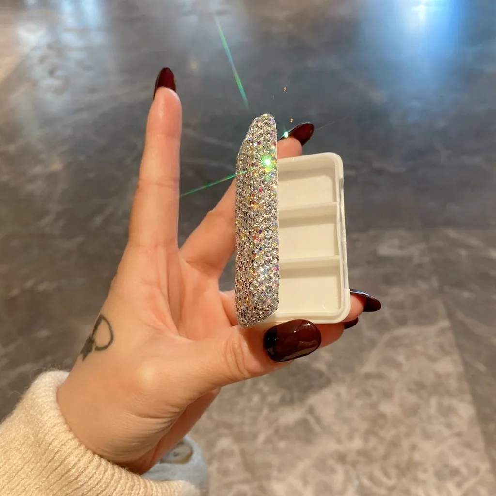 Rhinestone Decorated 3 Compartment Pill Case Mini Portable Sealed Pill Storage Organizer for Daily Travel