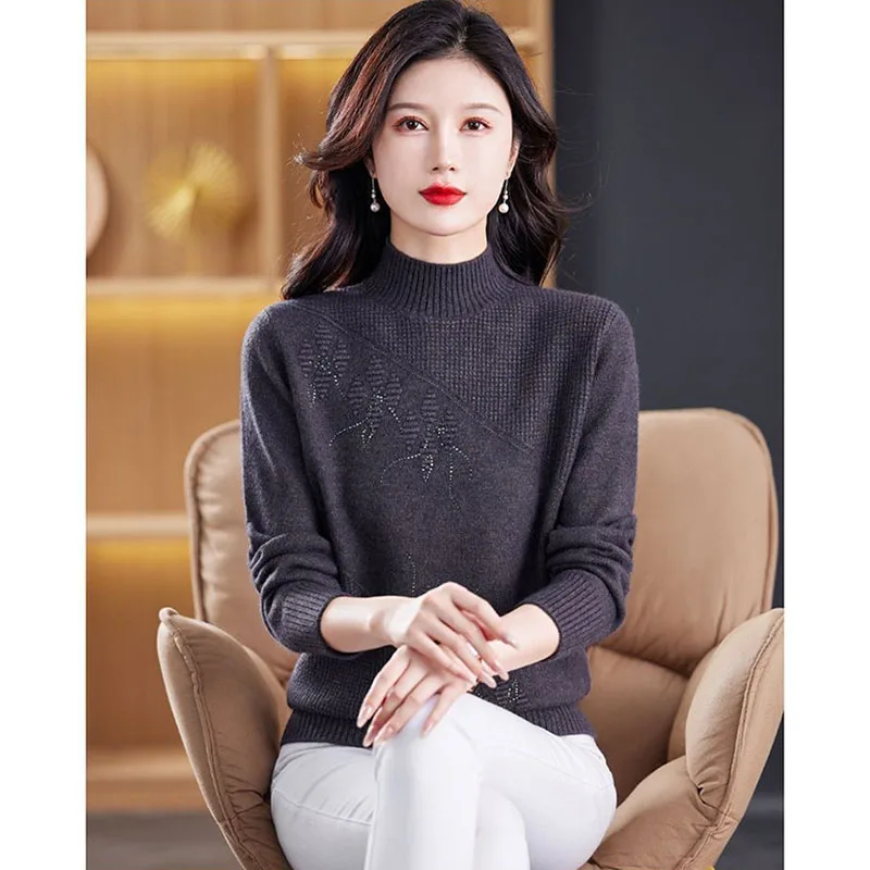 Maglione di alta qualità da donna Autunno Inverno 2026 Nuovo Jacquard Maglieria da donna Pullover Collo semi-alto Cappotto che tocca il fondo Camicia Top