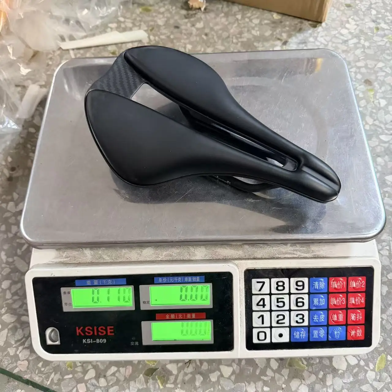 T1000 Carbonfaser-Rennradsattel, kurze Nase, 240 x 155 mm, ergonomisches Design, ultraleicht, 110 g, Fahrradsattel für Mountainbikes. – Detail 1