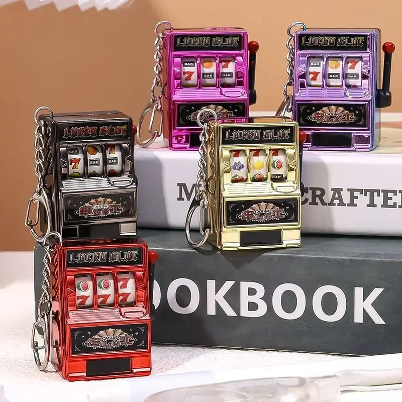 Lucky Machine Schlüsselanhänger, Arcade-Spiel-Charm, kreatives Obst-Gadget-Spielzeug, lustiger Gaming-Schlüsselanhänger, Neuheitsgeschenk für Geburtstagsfest ​
