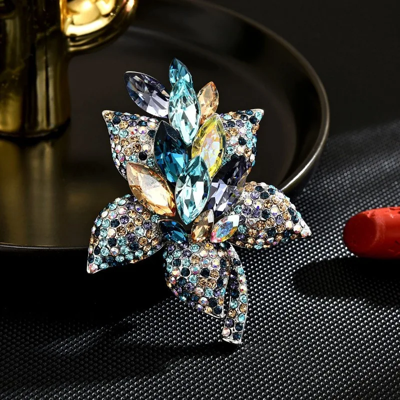 

Luxury European American Floral Brooch with Crystal Rhinestones Elegant Fashion Flower Pin Accessory Fashion Jewelry