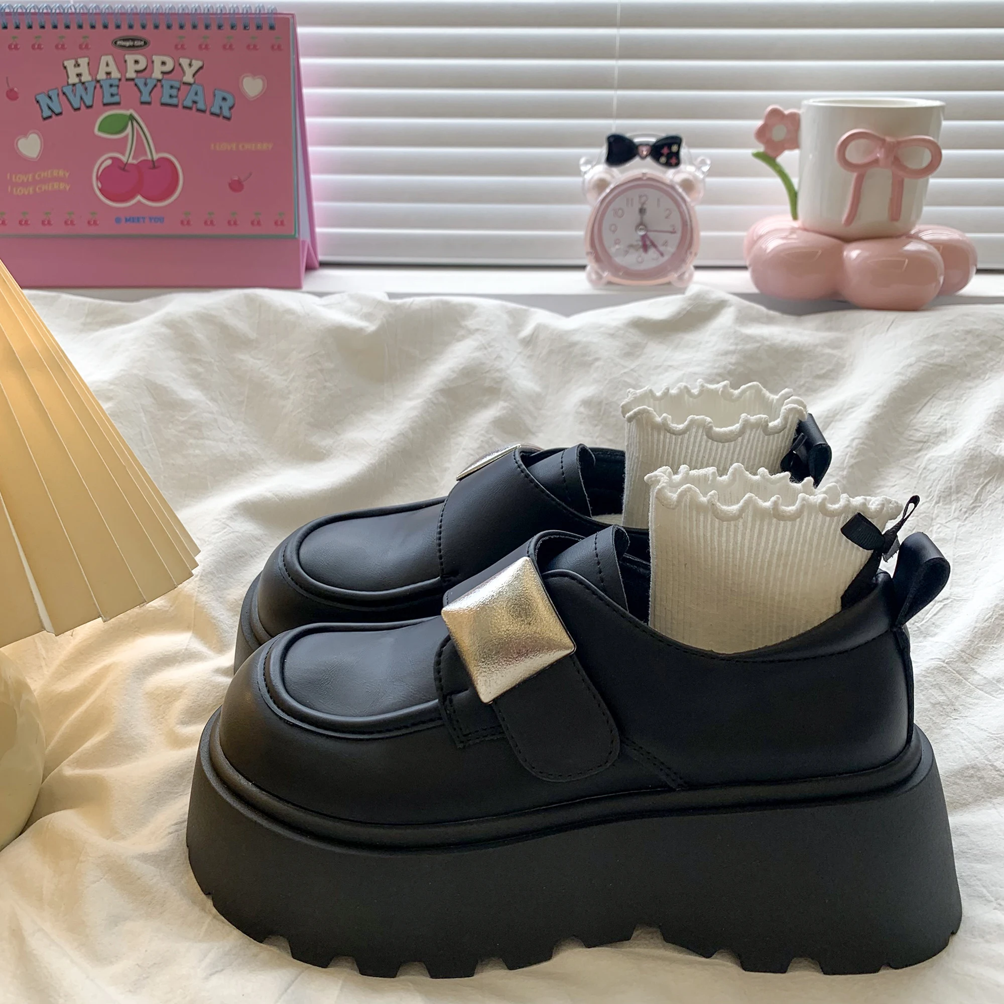 

Женские кожаные туфли на липучке с большой головкой, осень 2023, новые универсальные лоферы на массивном каблуке в британском стиле в стиле ретро, увеличивающие рост