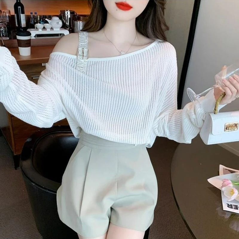 ソリッドカラー長袖ニットセータープルオーバー婦人服早春 2025 新しい中空アウト薄い日焼け止めトップ