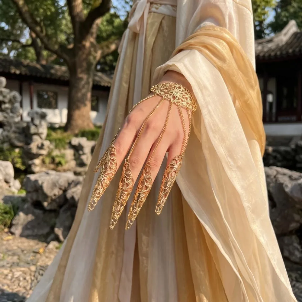 Y2K Creative Hand Harness Metal Exaggerated Finger Ring Bracelet Claw Covers Nail Rings Finger Wrist Chain Cosplay