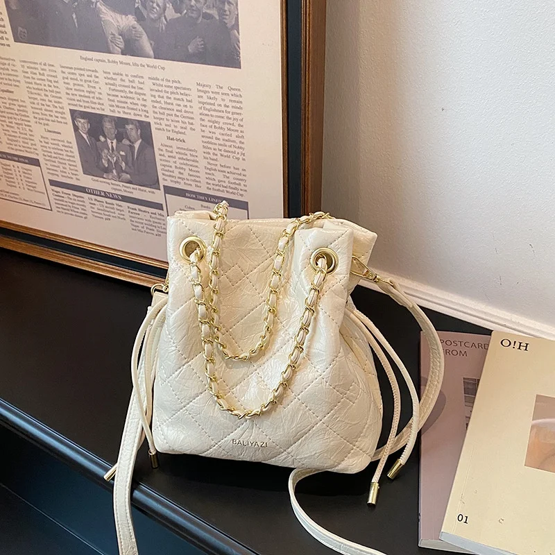 Quilted Drawstring Bucket Bag For Women Glossy Patent Chain Shoulder Bag Mini Drawstring Crossbody Bag Elegant Ladies Evening Da