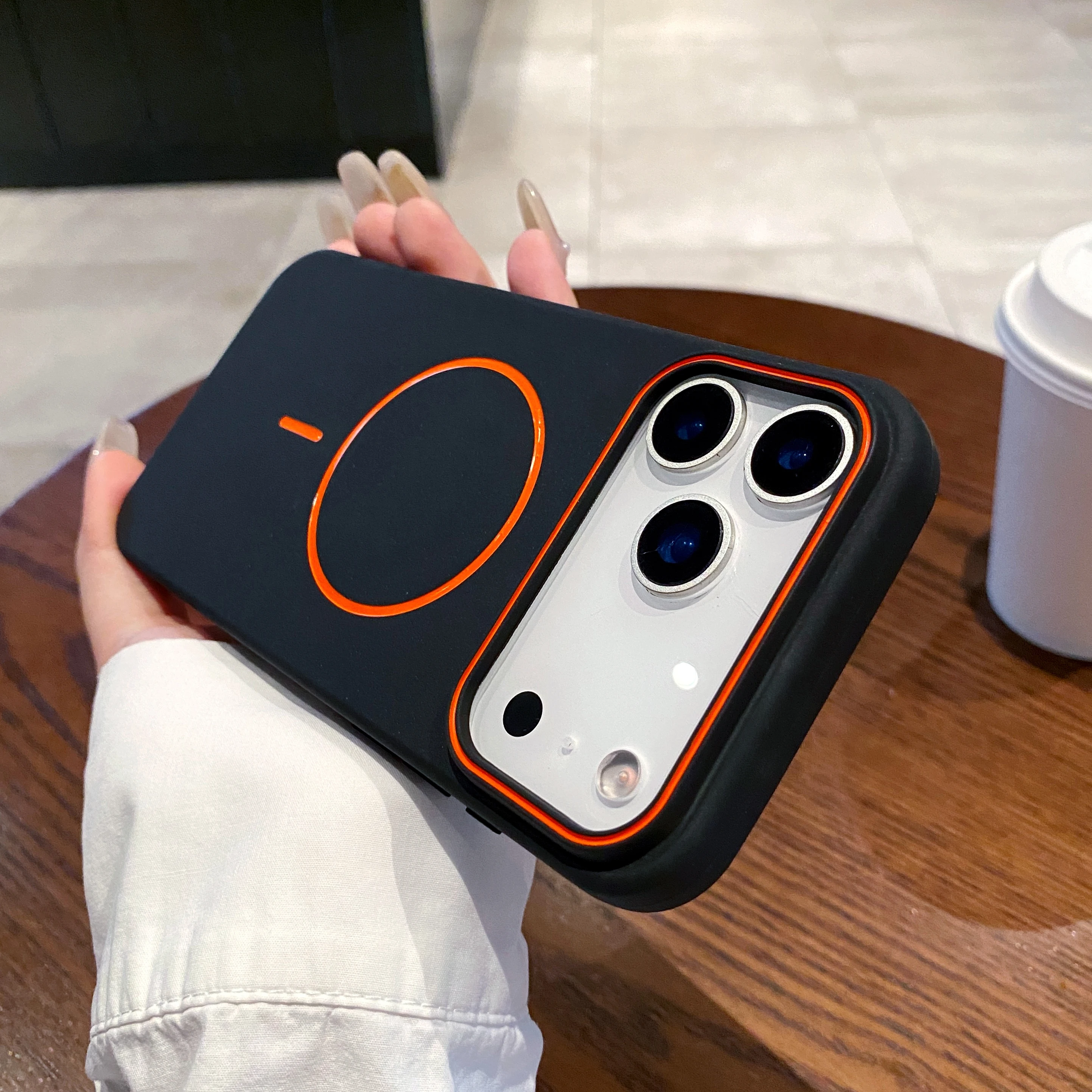 เคสโทรศัพท์แบบบางเฉียบเรียบง่าย รองรับแม่เหล็ก สำหรับ iPhone 11 12 13 14 15 16 17 Pro Max 17 Air รองรับการชาร์จไร้สาย ผิวด้านนุ่ม