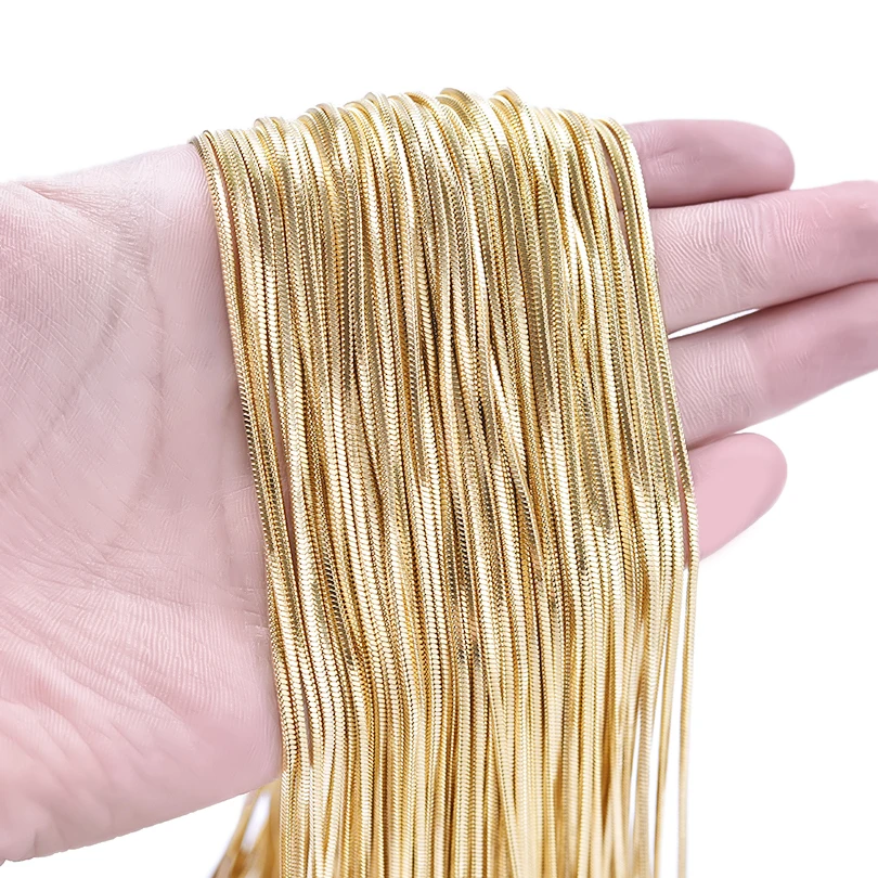 2025 الخريف الشتاء 1.5 مللي متر ثعبان سلسلة قلادة القلائد الفولاذ المقاوم للصدأ للنساء الرجال اكسسوارات Vintage Collares Hombre