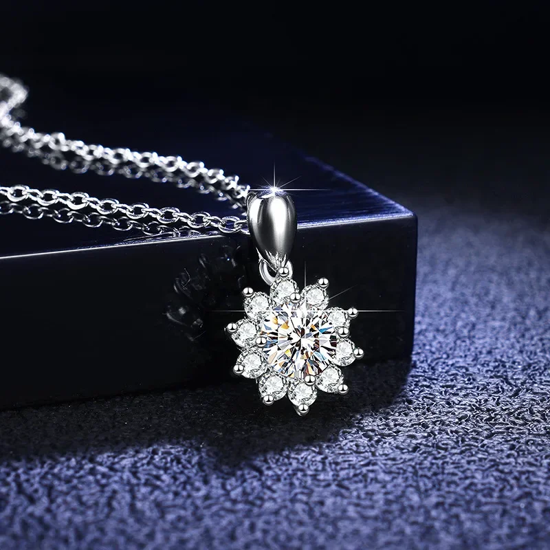 S925 Sterling Silver Pendant 50 Points Moissanite Necklace Women's Fashion Classic Round Bag Snowflake Silver Pendant