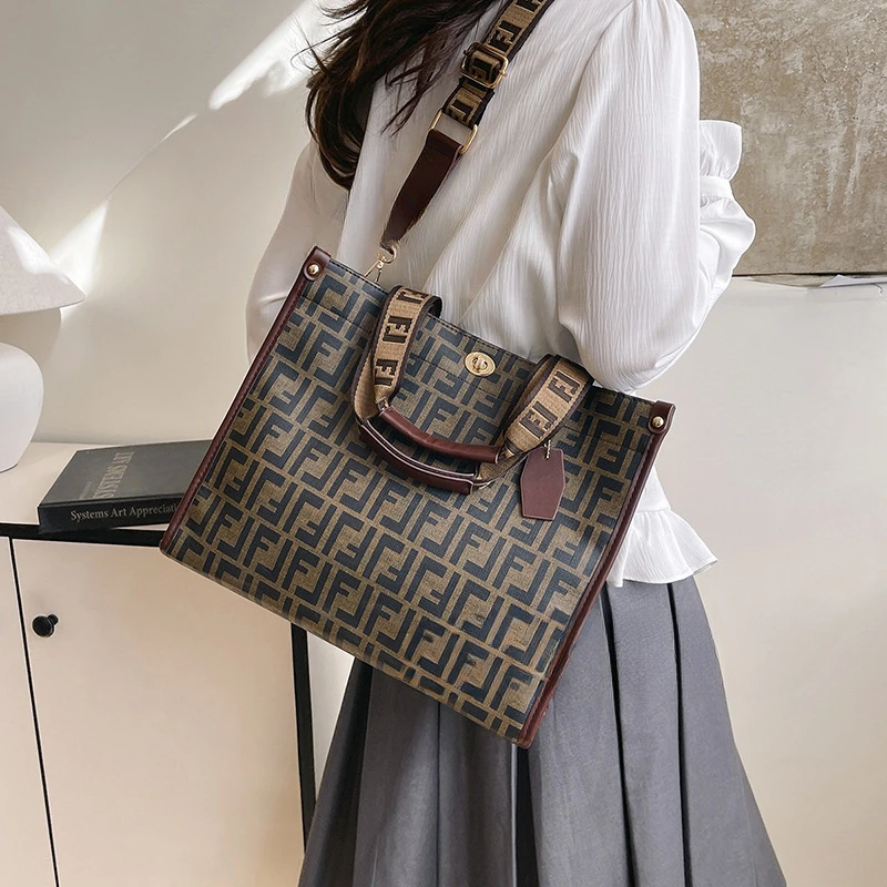 

Fashion Letter Printed Shoulder Bag Trendy Casual Large Capacity Messenger Bag New Portable Women Tote Bag