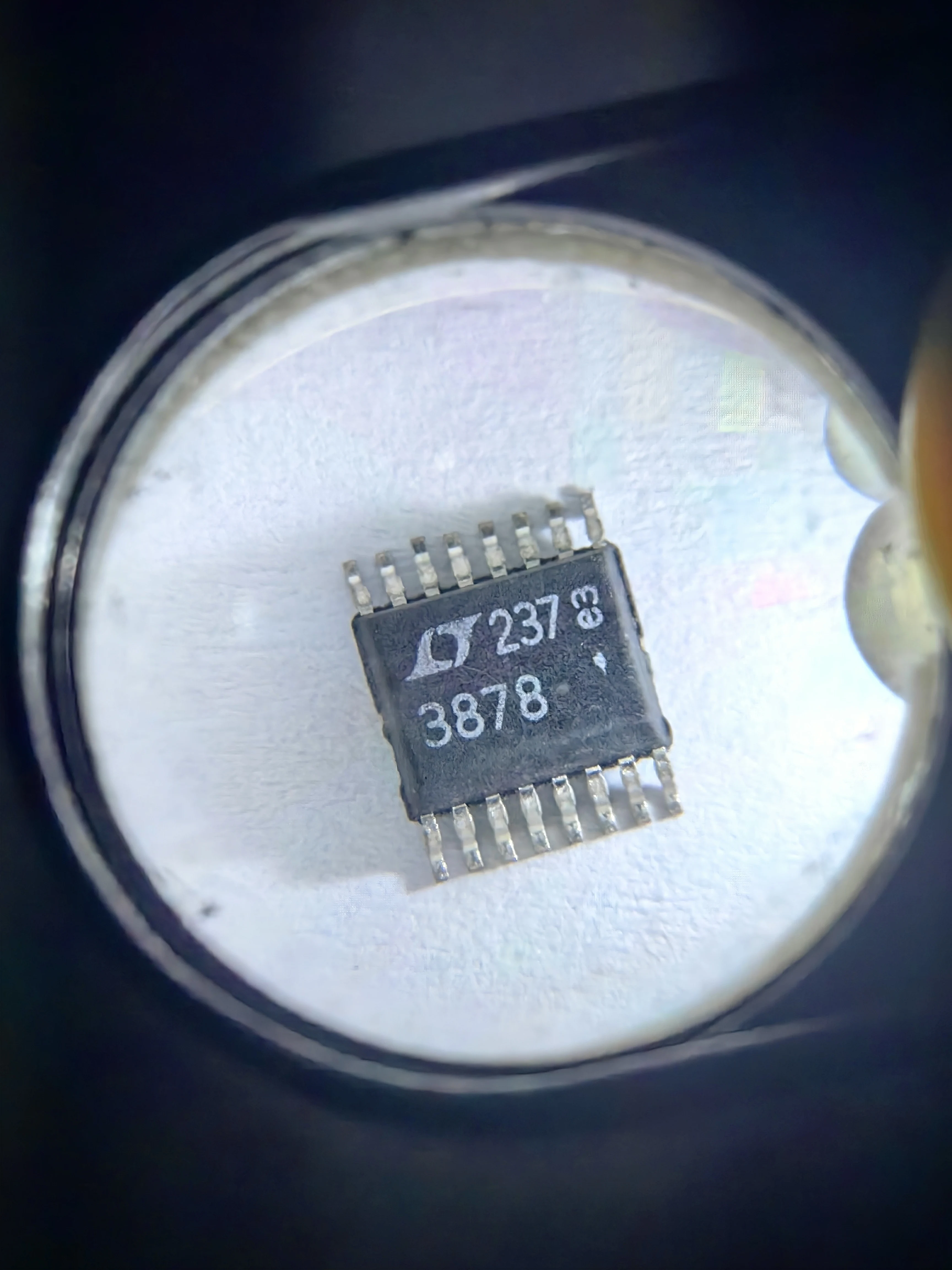 LTC3878 LTC3878EGN LTC3878IGN - Fast, Wide Operating Range No RSENSE Step-Down DC/DC Controller