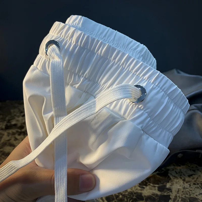 2025 ฤดูร้อนหรูหรากางเกงลําลองผู้ชายขายืดหยุ่นกระชับแบรนด์อินเทรนด์การออกแบบแถบด้านข้างกางเกงกีฬา