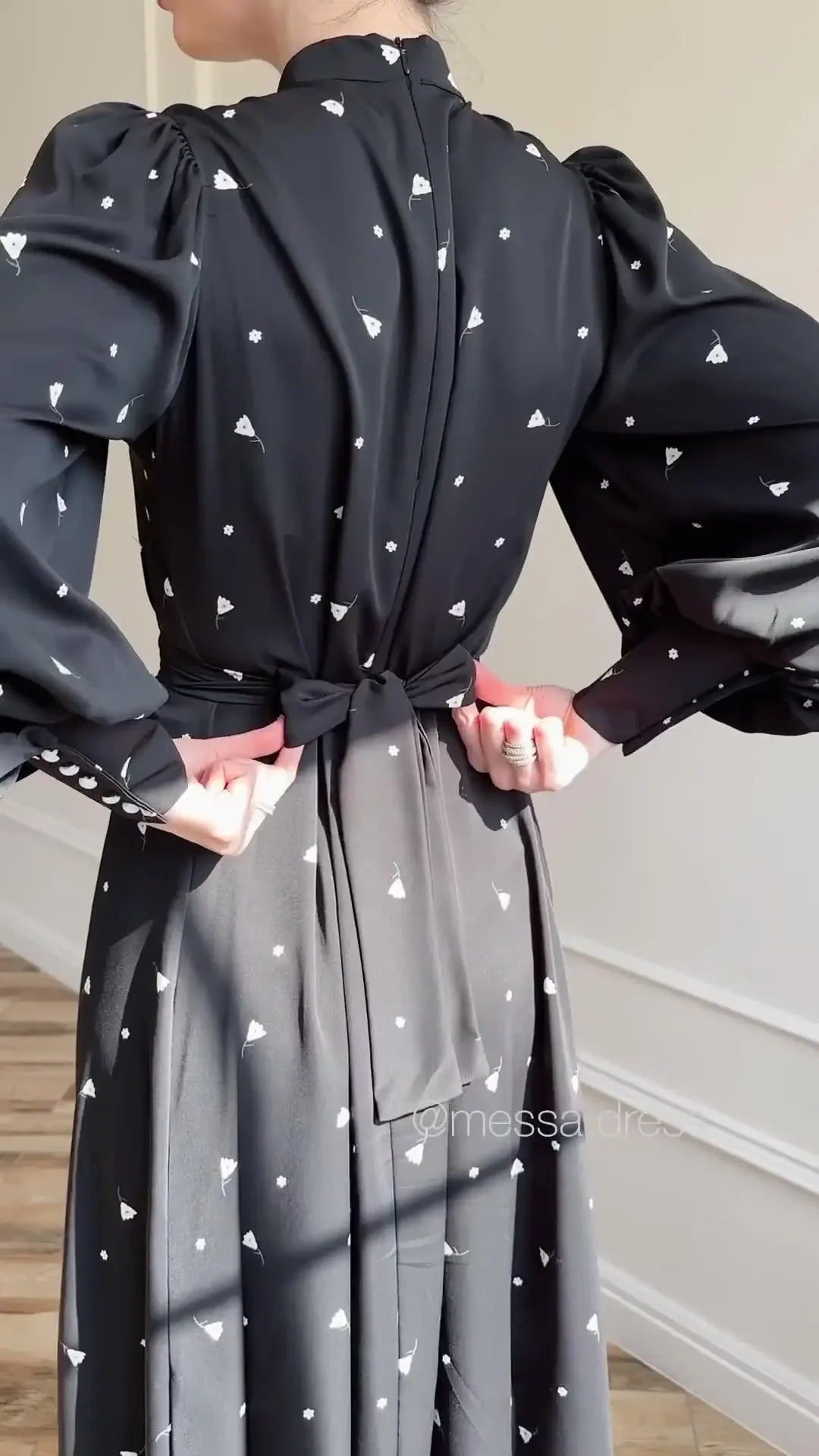 فستان نسائي فضفاض برباط من الساتان مزين بالزهور وأكمام طويلة وخصر عالٍ وياقة مدورة عباية غير رسمية