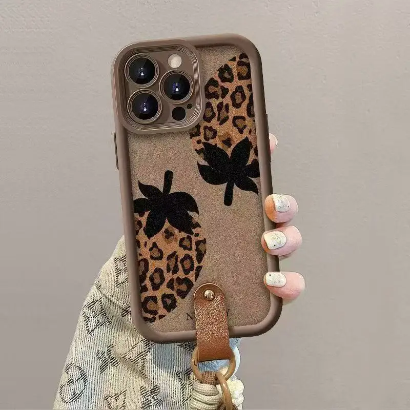 الفراولة ليوبارد طباعة الحبل الحال بالنسبة لسامسون غالاكسي A16 A36 A25 A55 A54 A56 S25 الترا S24 FE S23 زائد S22 غطاء شريط للرسغ