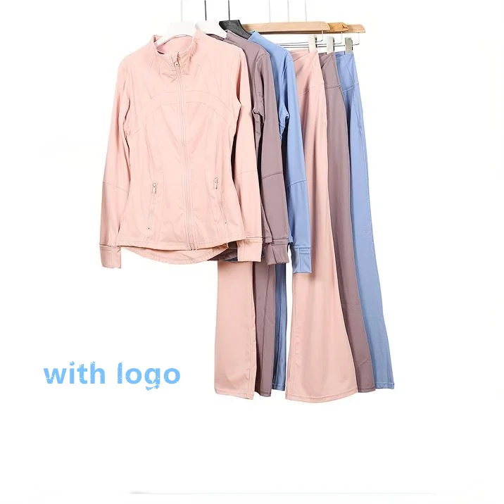 

Женский комплект lululealo: приталенная куртка с длинными рукавами лимонного цвета и расклешенные брюки, спортивный комплект с эластичной золотой молнией