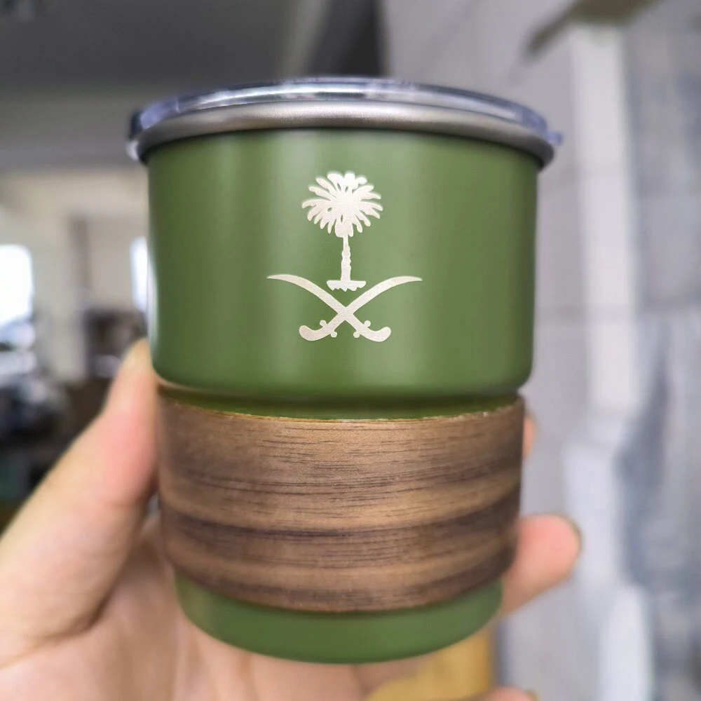 Copo de aço inoxidável com emblema nacional do logotipo da Arábia Saudita, caneca de café ao ar livre com tampa, atacado, personalizado, 300ml