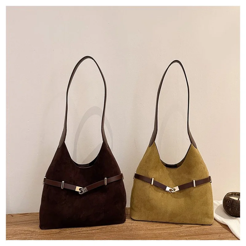 حقيبة حمل للسيدات من الطبقة العلوية مصنوعة من جلد الماعز تتميز بمظهر ناعم وخفيف الوزن للركاب في بلجيكا الراقية