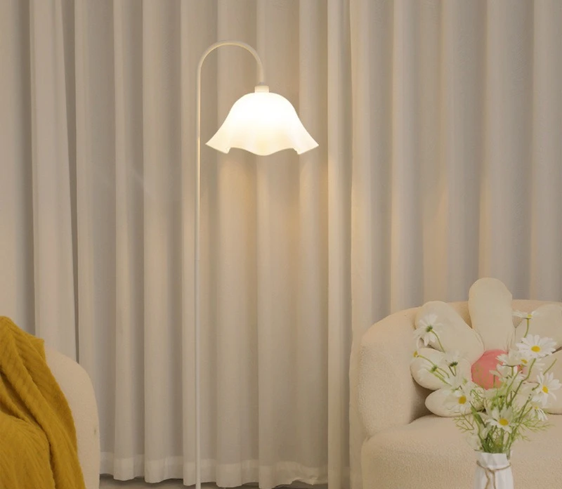 

Vertical flower floor lamp, living room sofa, bedroom bedside high-value reading reading lamp