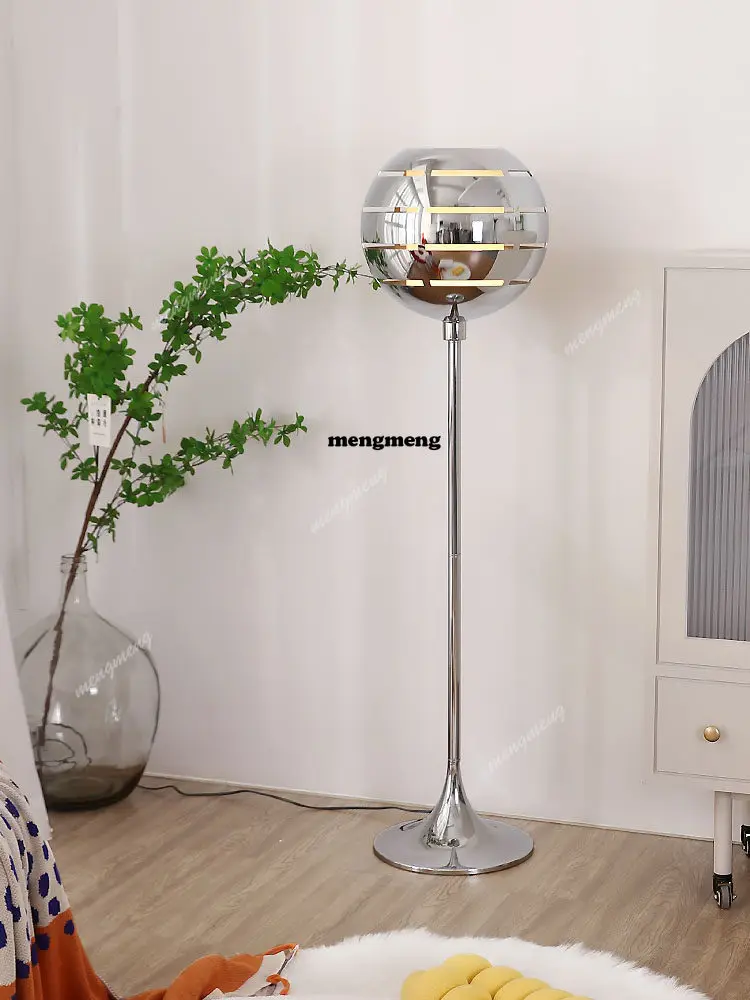 

Минималистичный напольный светильник в средневековом стиле с хромированным покрытием, роскошный вертикальный напольный светильник для гостиной, кабинета или спальни.