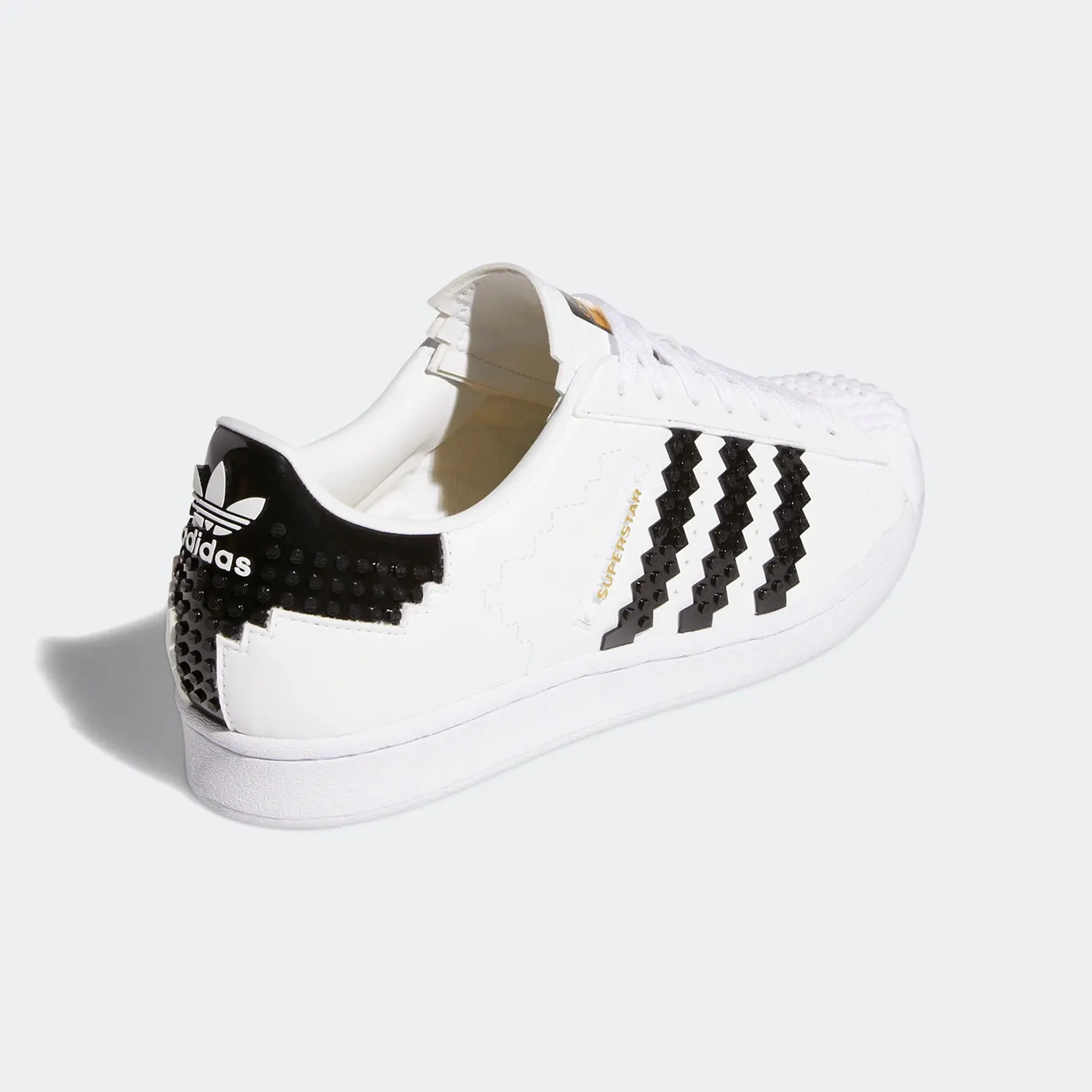 حذاء رياضي Adidas Genuine Originals Superstar للجنسين بمقدمة صدفية GW5270