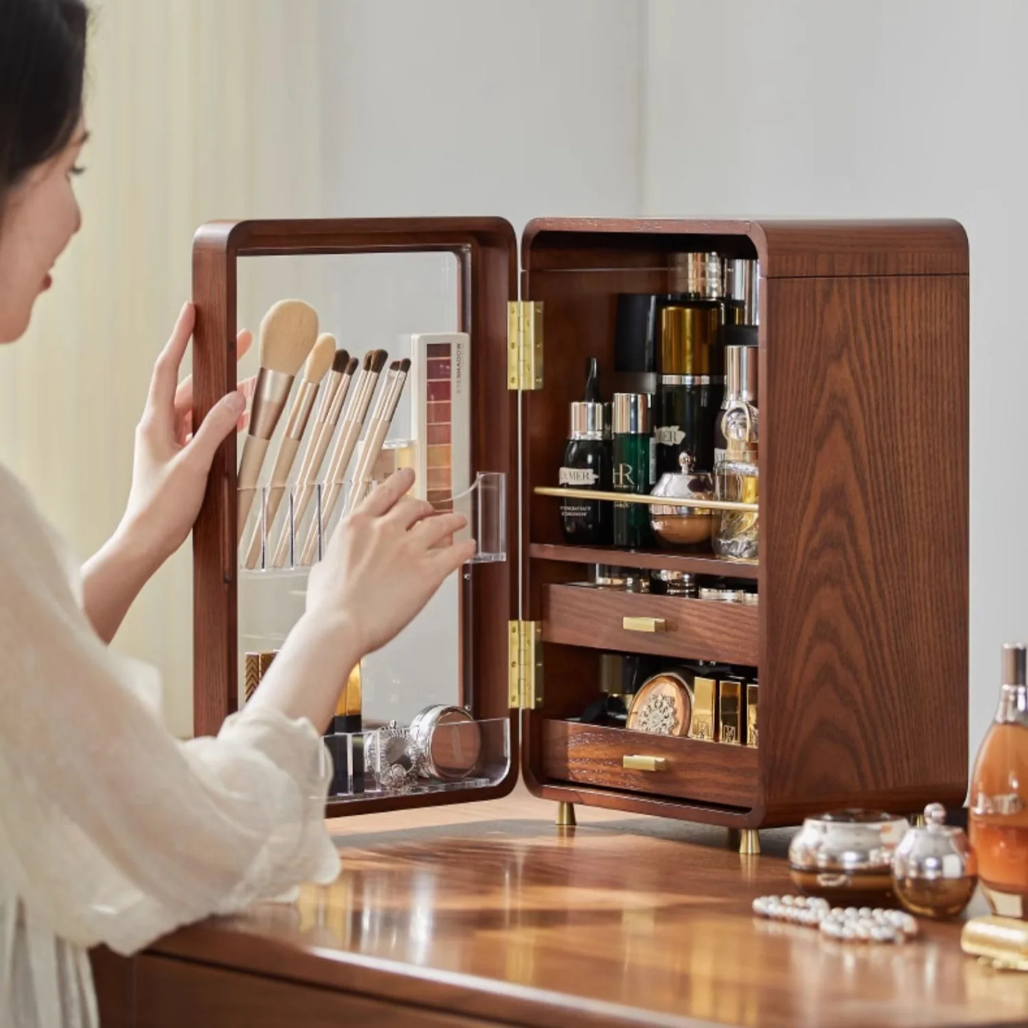 Cosmetics Storage Box Desktop Cosmetic Case Dust-proof Multifunctional High-end Dresser Skin Care Cosmetics Box