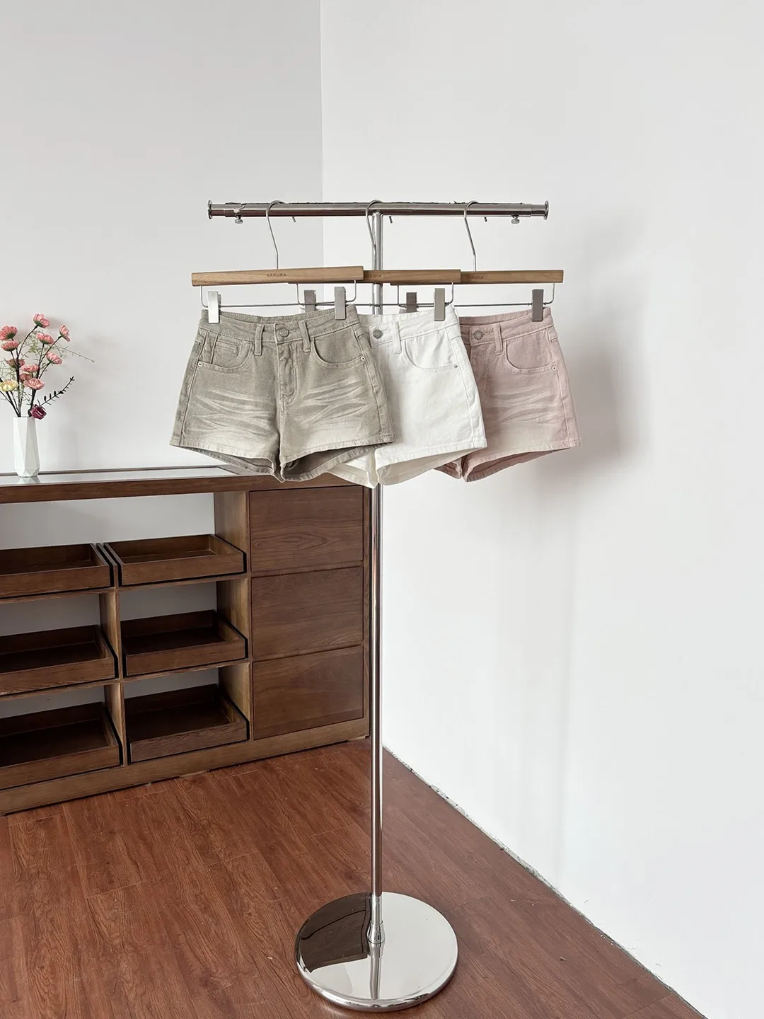 

Летние джинсовые шорты с высокой талией в американском ретро-стиле, облегающие, универсальные, стройнящие, для женщин, в стиле Hot Pants, однотонные, для создания сексуального образа