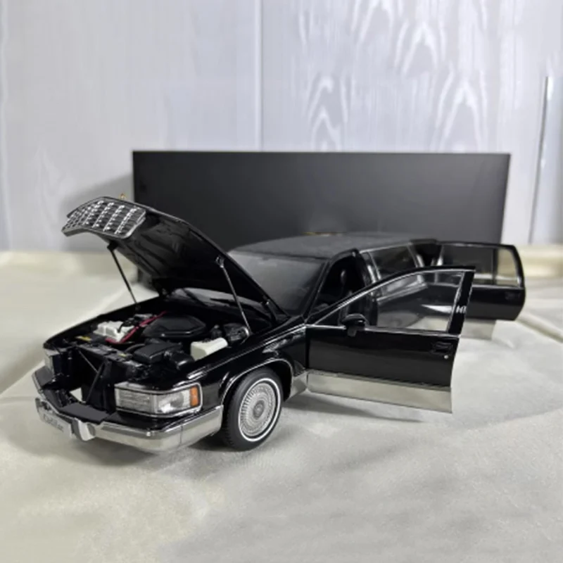 Xiaoguang alloy full open 1:18 Wood extended version car model