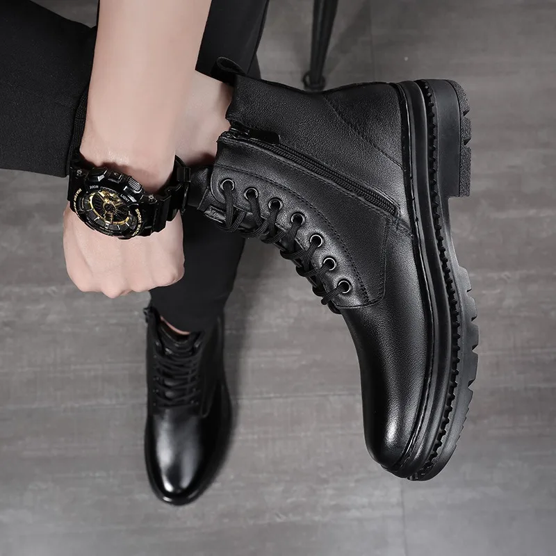 Botas de couro genuíno dos homens moda motocicleta tornozelo bota 2025 novas botas casuais de alta qualidade para homens de pelúcia botas de inverno quentes para homem