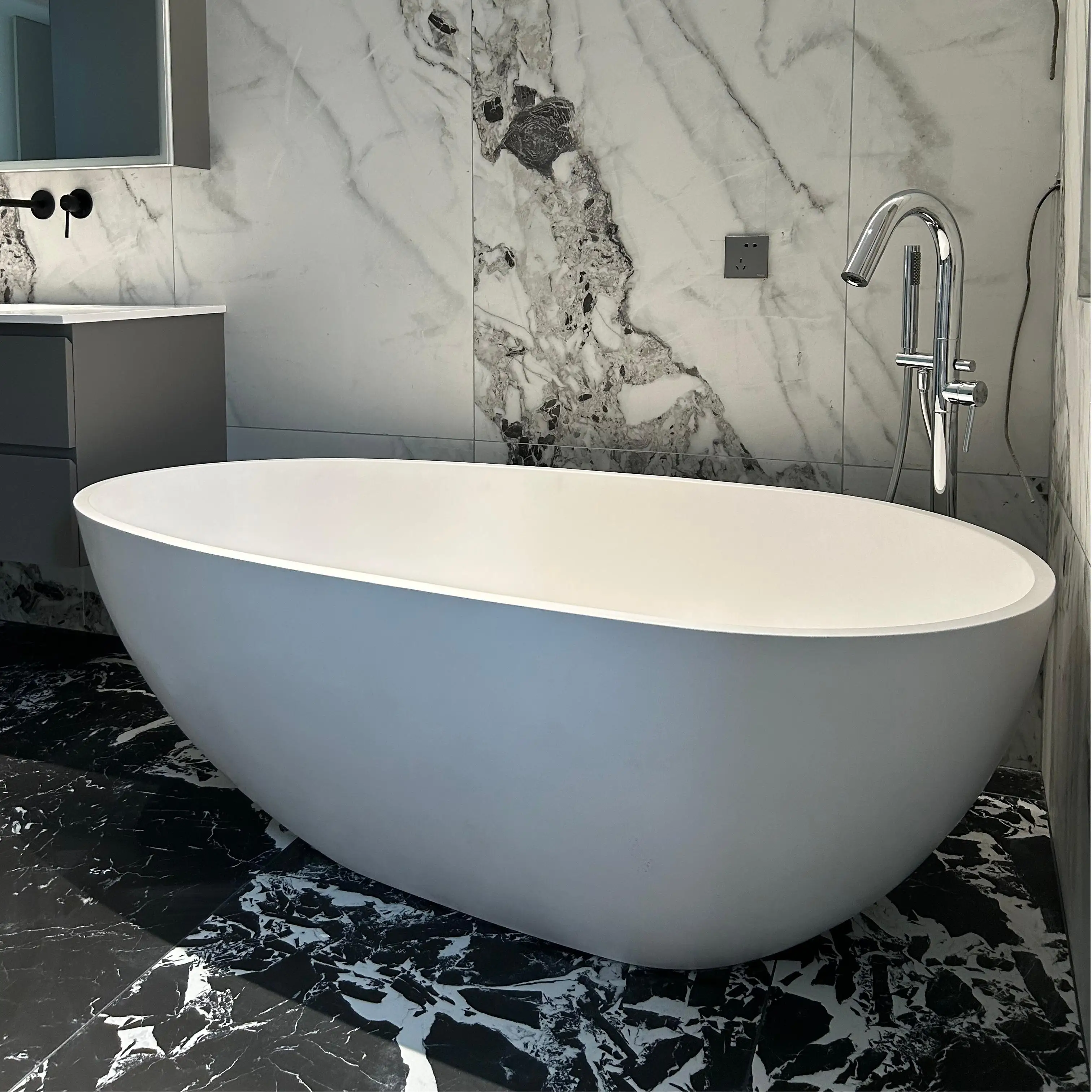 

Customized Modern Matte White Solid Surface Freestanding Bath Tub Oval Artificial Stone Drainer Bath for Modern Bathroom
