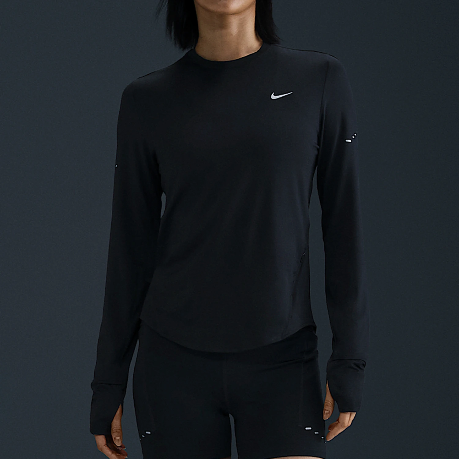 

Официальная женская футболка Nike Swift Dri-FIT для бега и фитнеса с длинными рукавами HQ0504-010