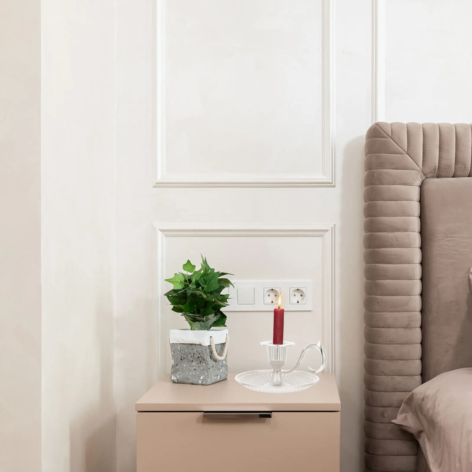 

Vintage Candlestick Holder Retro Metal Taper Base for Desktop Decoration Modern Style Party Wedding Candleholder