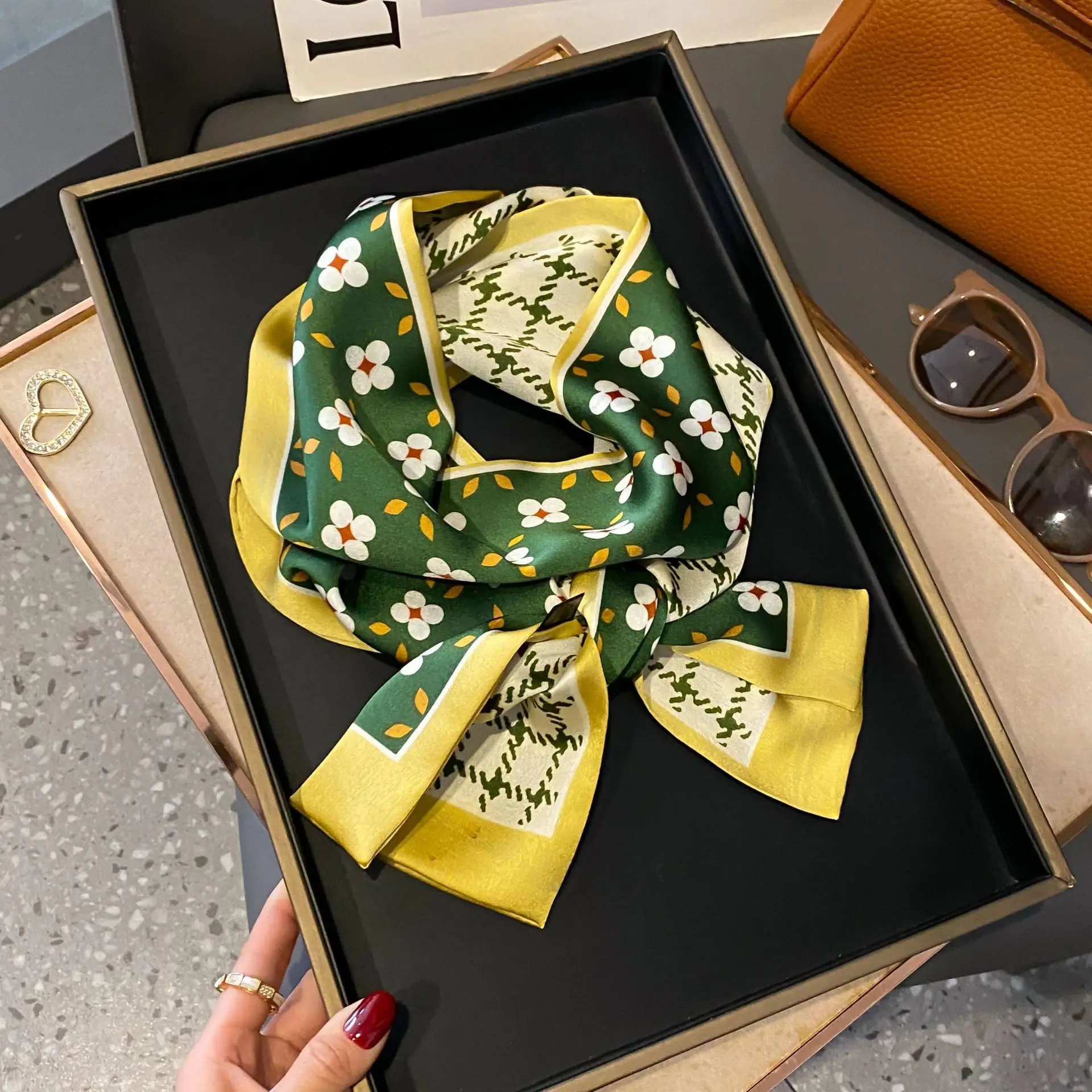 ربيع المرأة الحرير يشعر المطبوعة تصميم وشاح شال الأزياء الفاخرة طويلة ضيقة الأوشحة الحريرية الصغيرة السيدات عقال الحجاب