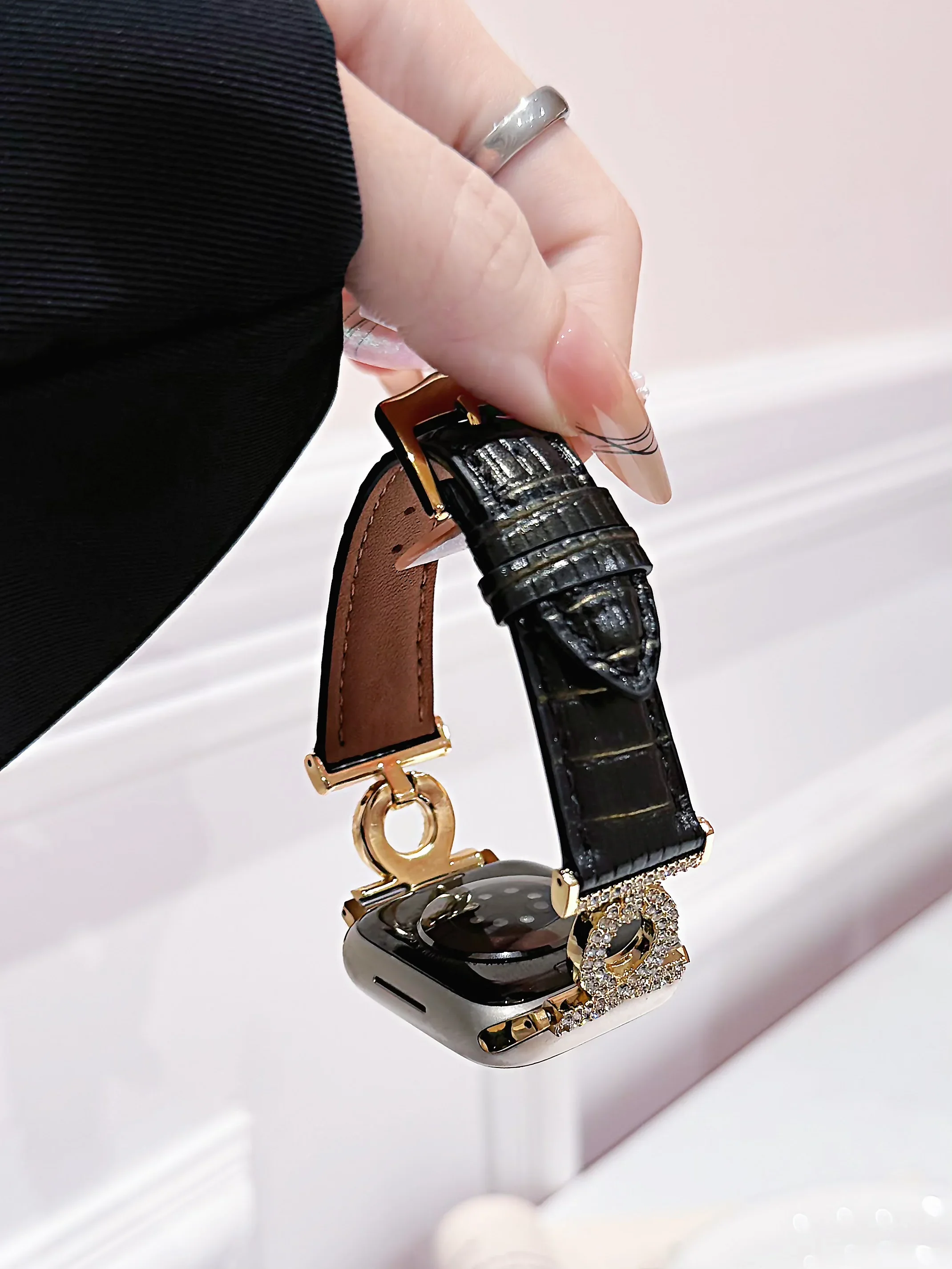 

New Leather loop For Apple Watch band women Series Ultra 5/4/3/10/9/8/7/6SE 41mm 42mm 44mm 45mm 38mm 40mm 46mm 49mm Strap
