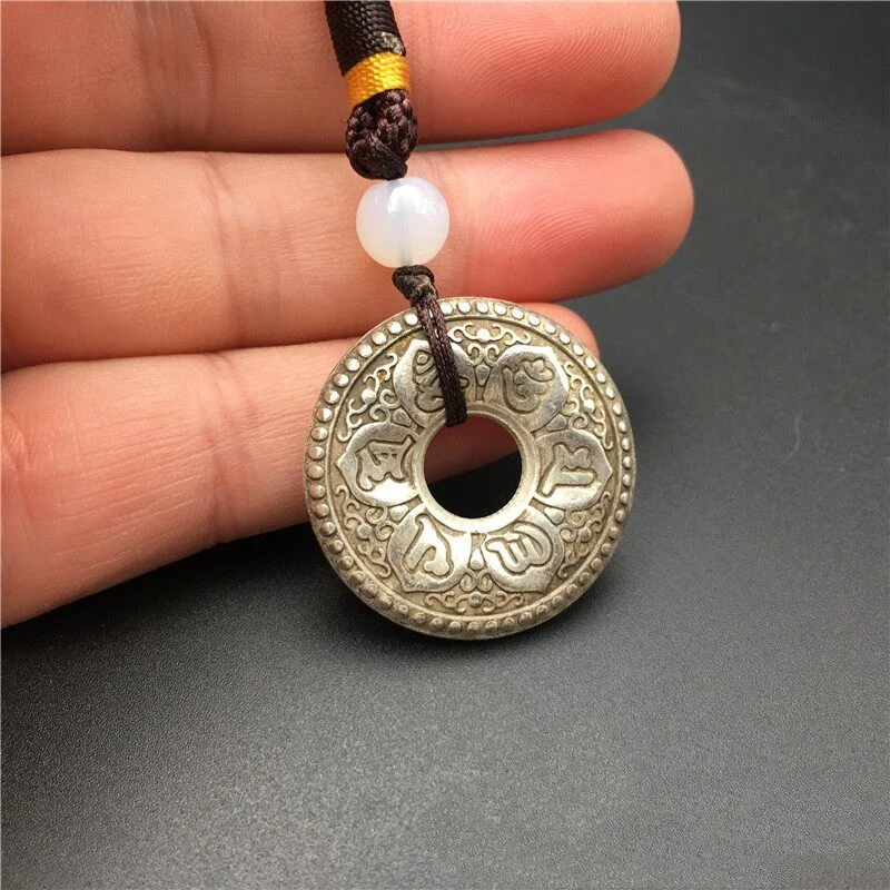 

Antique white copper collection Tibetan silver six character mantra Heart Sutra Peace buckle Talisman Mascot hanging ornament