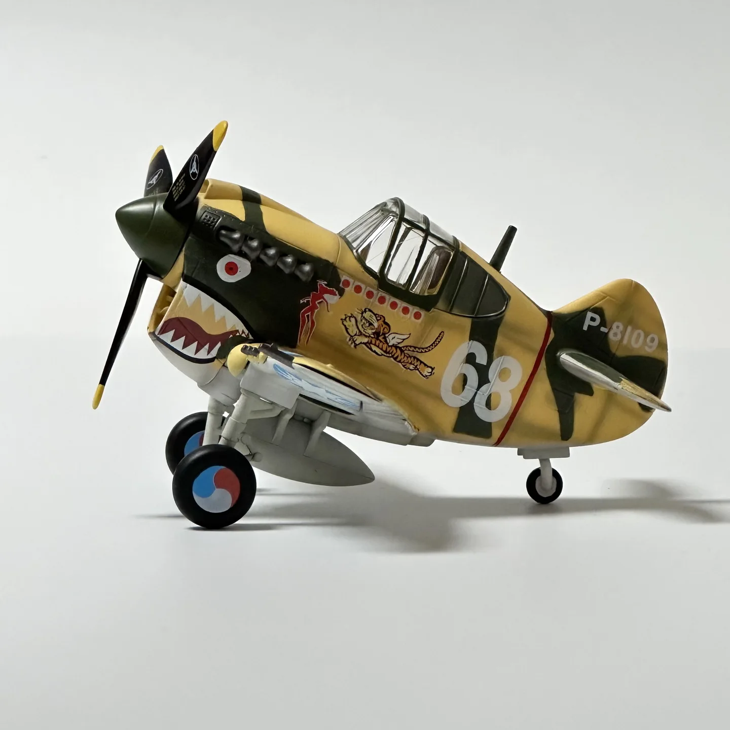

P-40 Airplane Flying Tigers P40 Plastic Model Collection Hot Toys In Stock