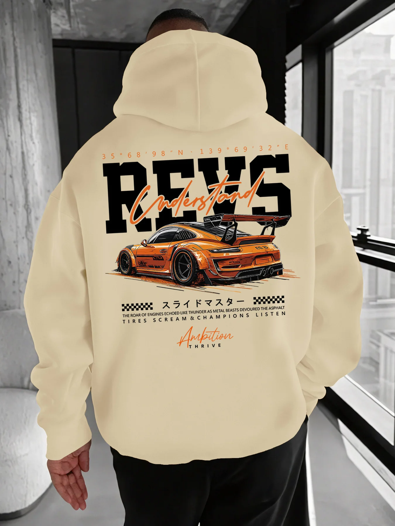 Ein schwarzer Kapuzenpullover für Herren mit einem Rückendruck, der ein weißes JDM-Automuster und ein rosa Kirschblütenmuster zeigt.